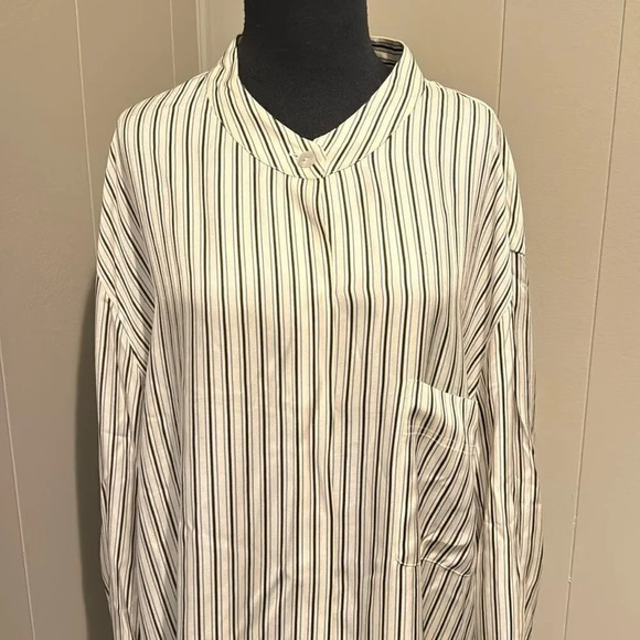 Vince. Silkblend stripe hidden front placket long sleeve standup collar blouse - Picture 2 of 10